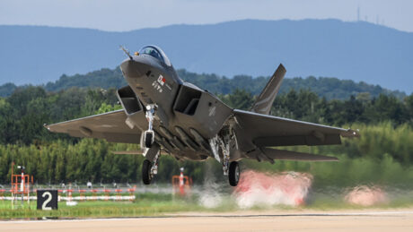 “이대로면 KF-21 빼앗긴다” …미국이 벌인다는 ‘흉악한 만행’, KF-21 둘러싼 ‘최악 시나리오’ 봤더니