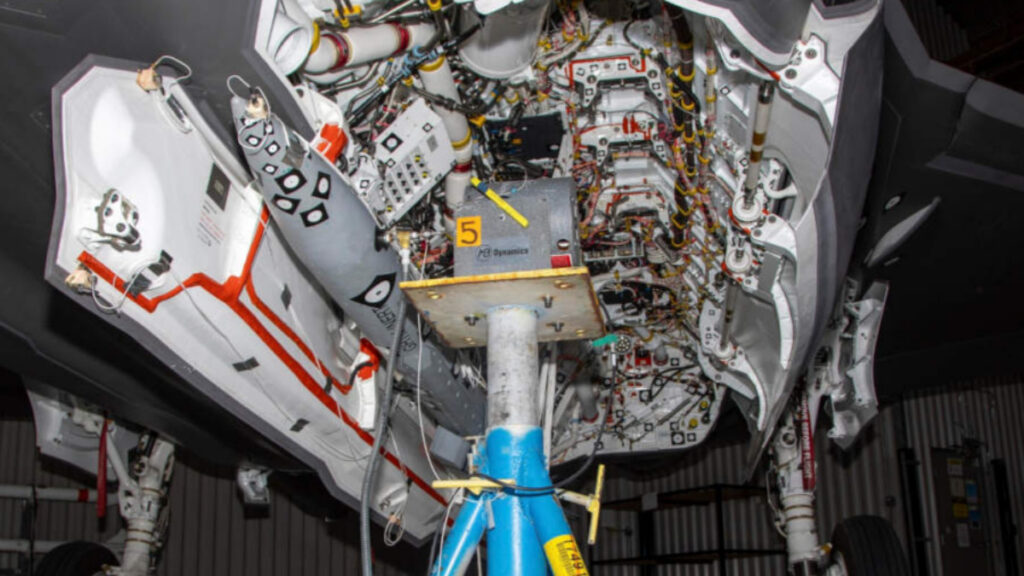 미티어 미사일과 F-35 전투기 체계 통합