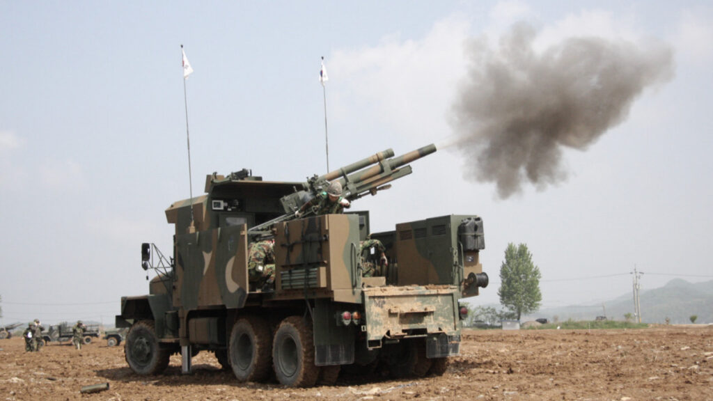 “대를 이어 한국을 지키는 명품 무기” …아버지가 사용하던 ‘이 무기’, 아들 세대엔 어떻게 바뀌었나 보니